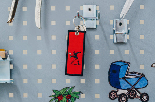 Stoff Schlüsselanhänger - Flower Thrower (Rot)