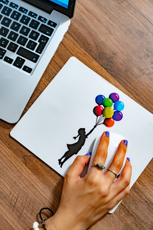 Mauspad - Floating Girl