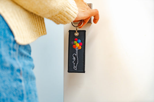 Stoff Schlüsselanhänger - Floating Girl