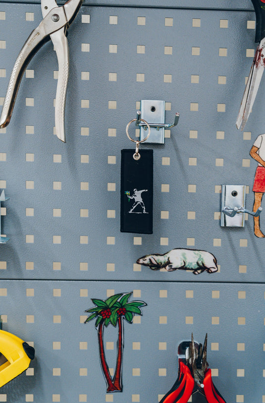 Stoff Schlüsselanhänger - Flower Thrower (Schwarz)