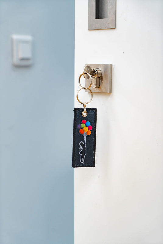 Stoff Schlüsselanhänger - Floating Girl