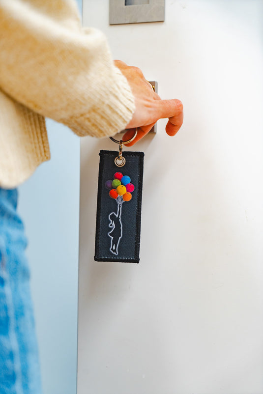 Stoff Schlüsselanhänger - Floating Girl